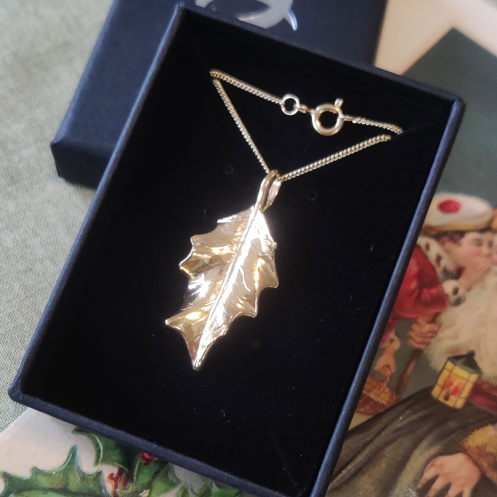 Handmade 9ct yellow gold holly leaf pendant