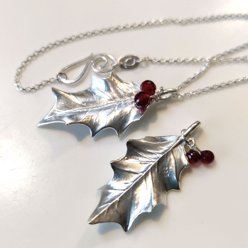 Large Holly Leaf with Garnet Berries in Sterling Silver – Notion